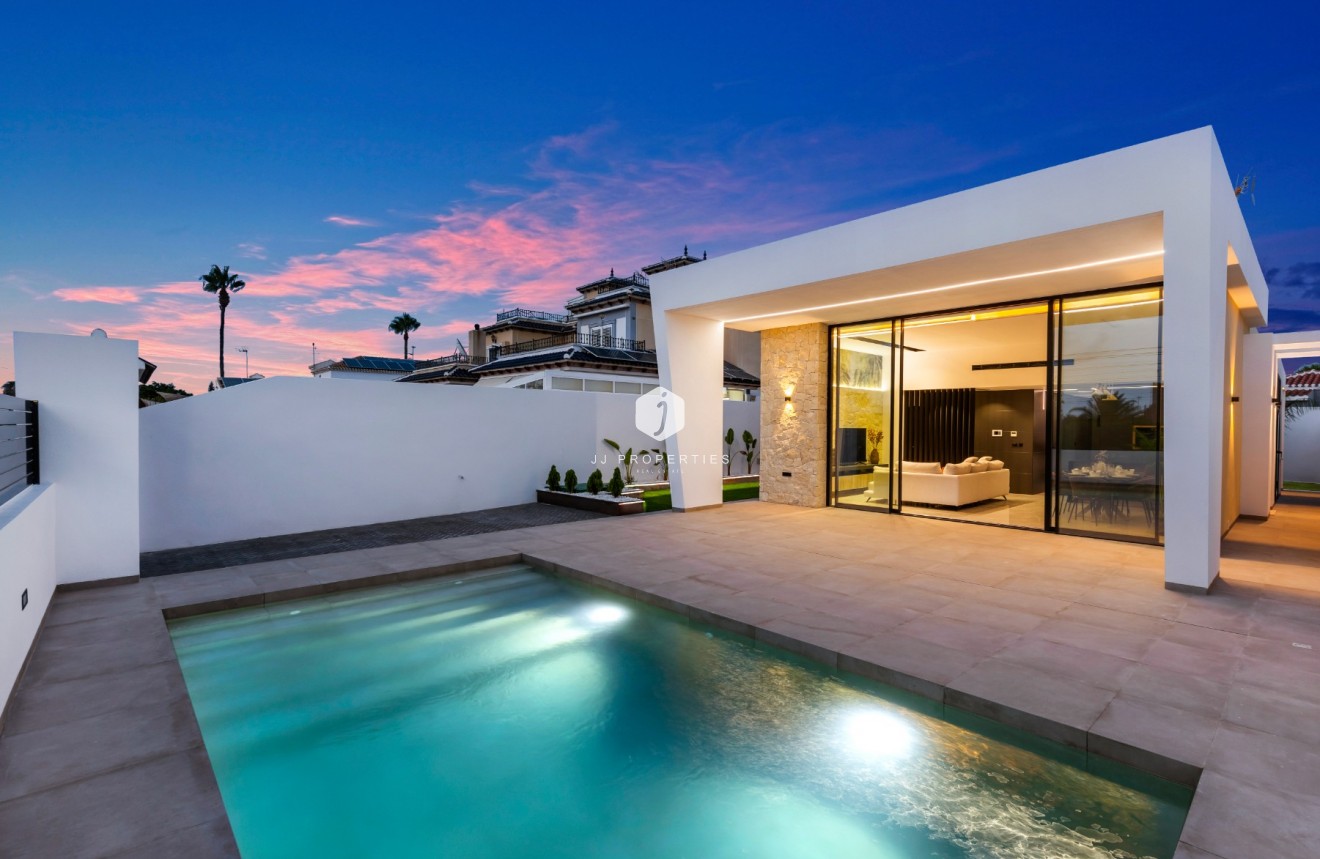 Segunda mano - Villa -
El Chaparral - Inland