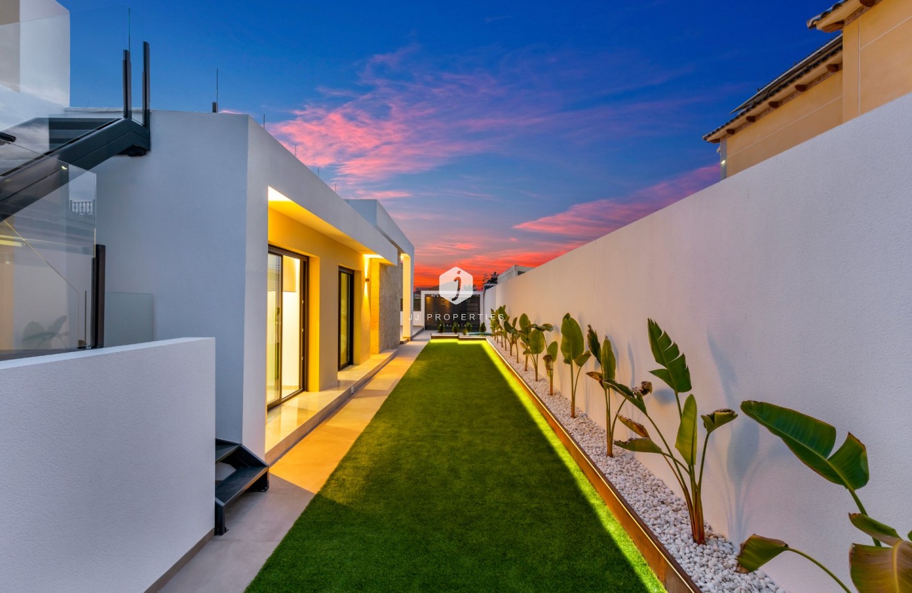 Segunda mano - Villa -
El Chaparral - Inland