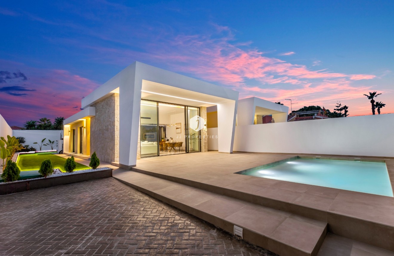 Segunda mano - Villa -
El Chaparral - Inland