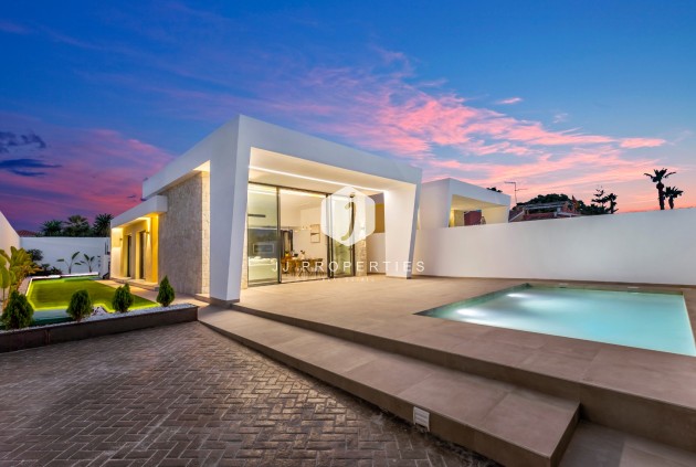 Segunda mano - Villa -
El Chaparral - Inland