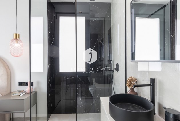 Segunda mano - Villa -
El Chaparral - Inland