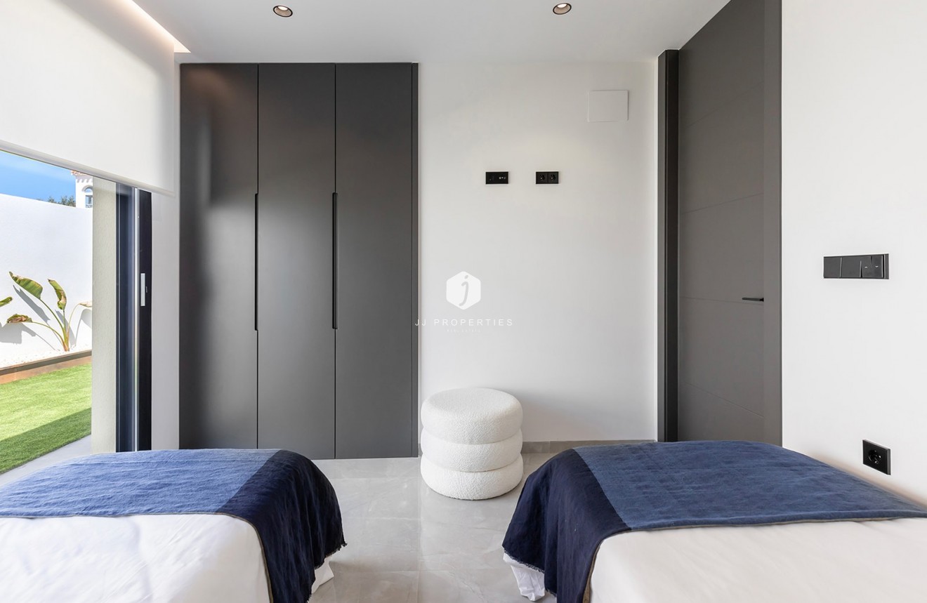 Segunda mano - Villa -
El Chaparral - Inland