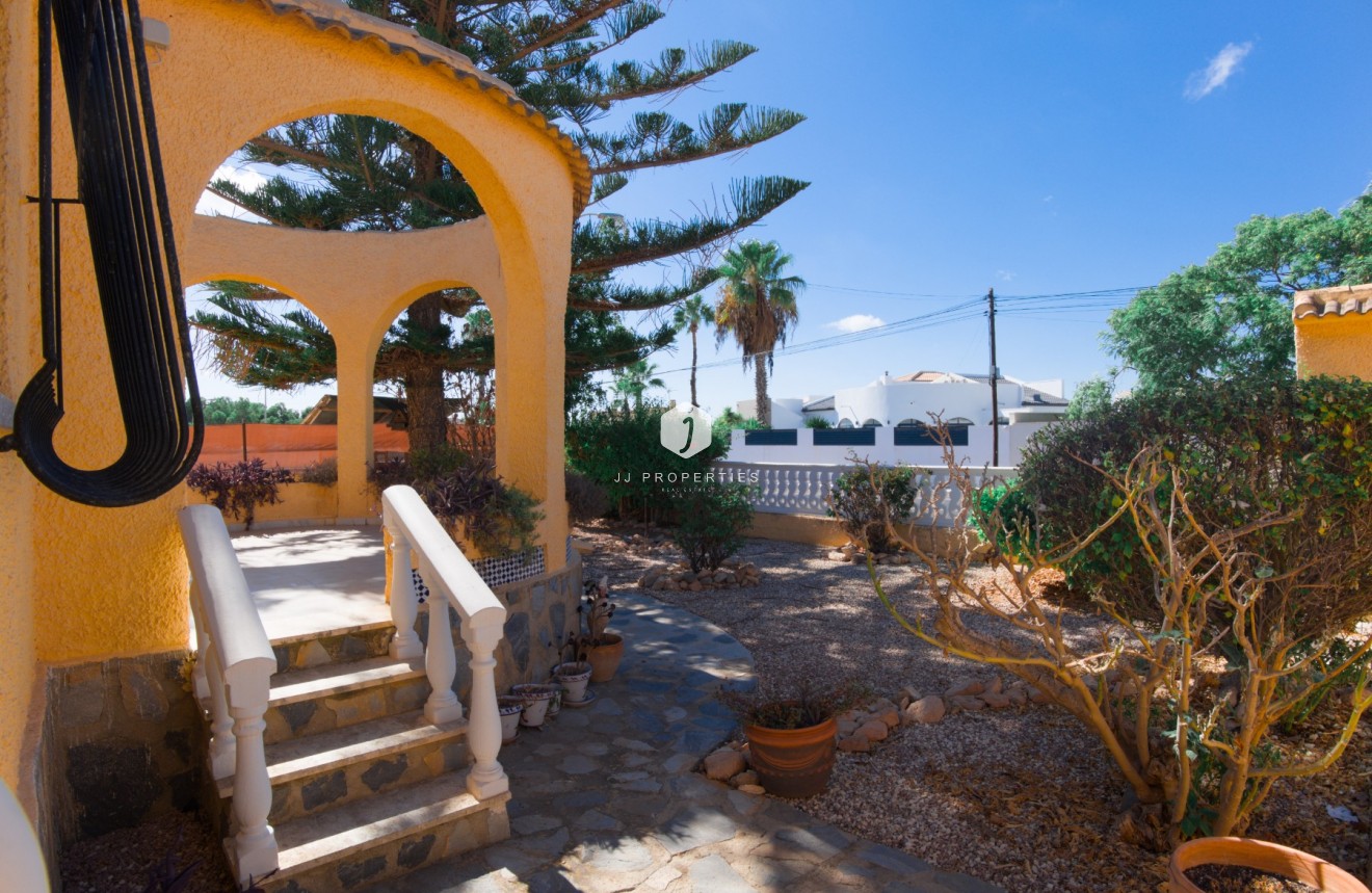 Segunda mano - Villa -
La Siesta - Costa Blanca