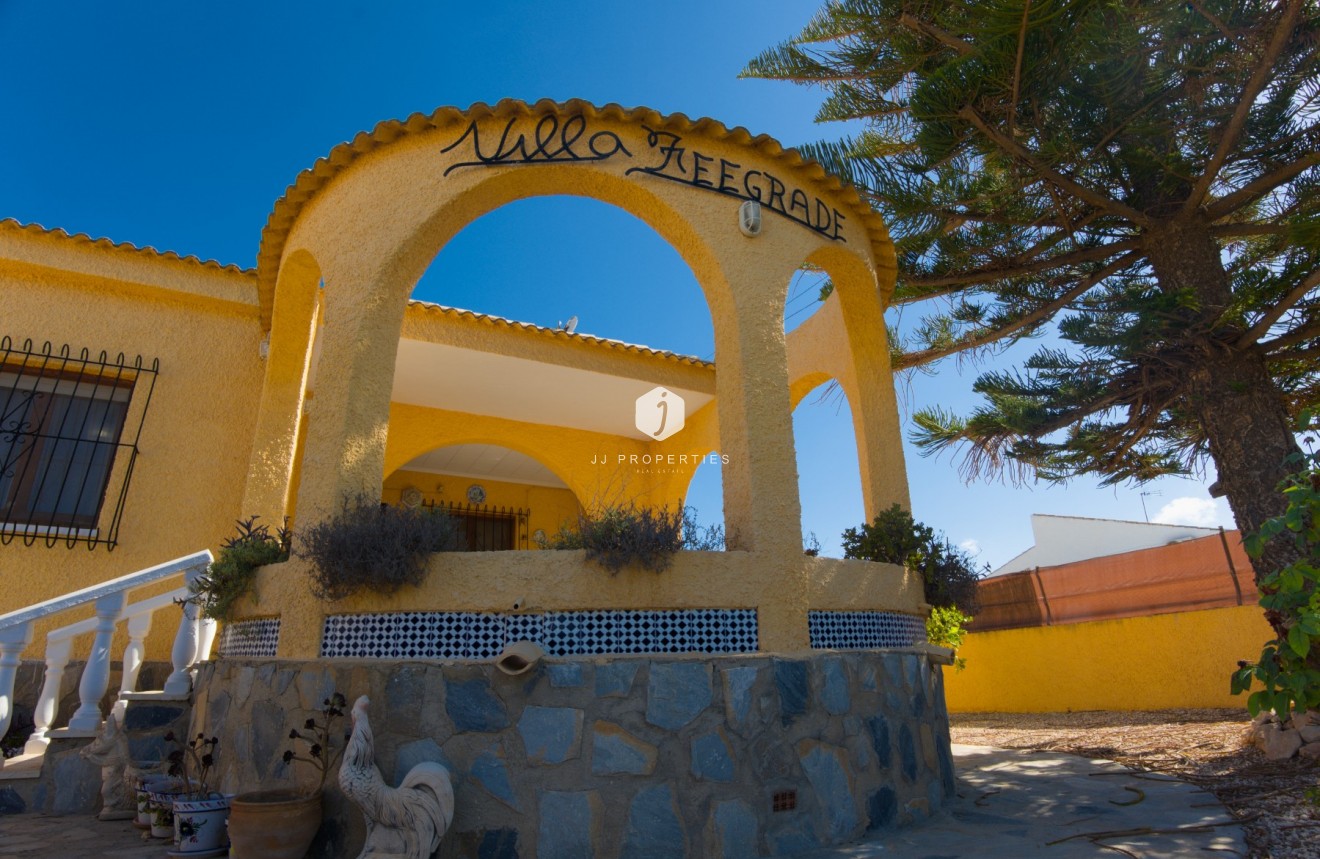 Segunda mano - Villa -
La Siesta - Costa Blanca