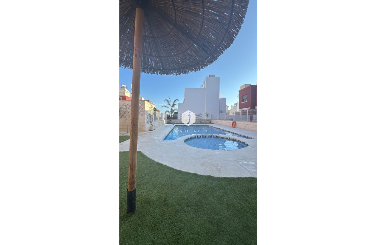 Segunda mano - Bungalow -
Torrevieja - Costa Blanca