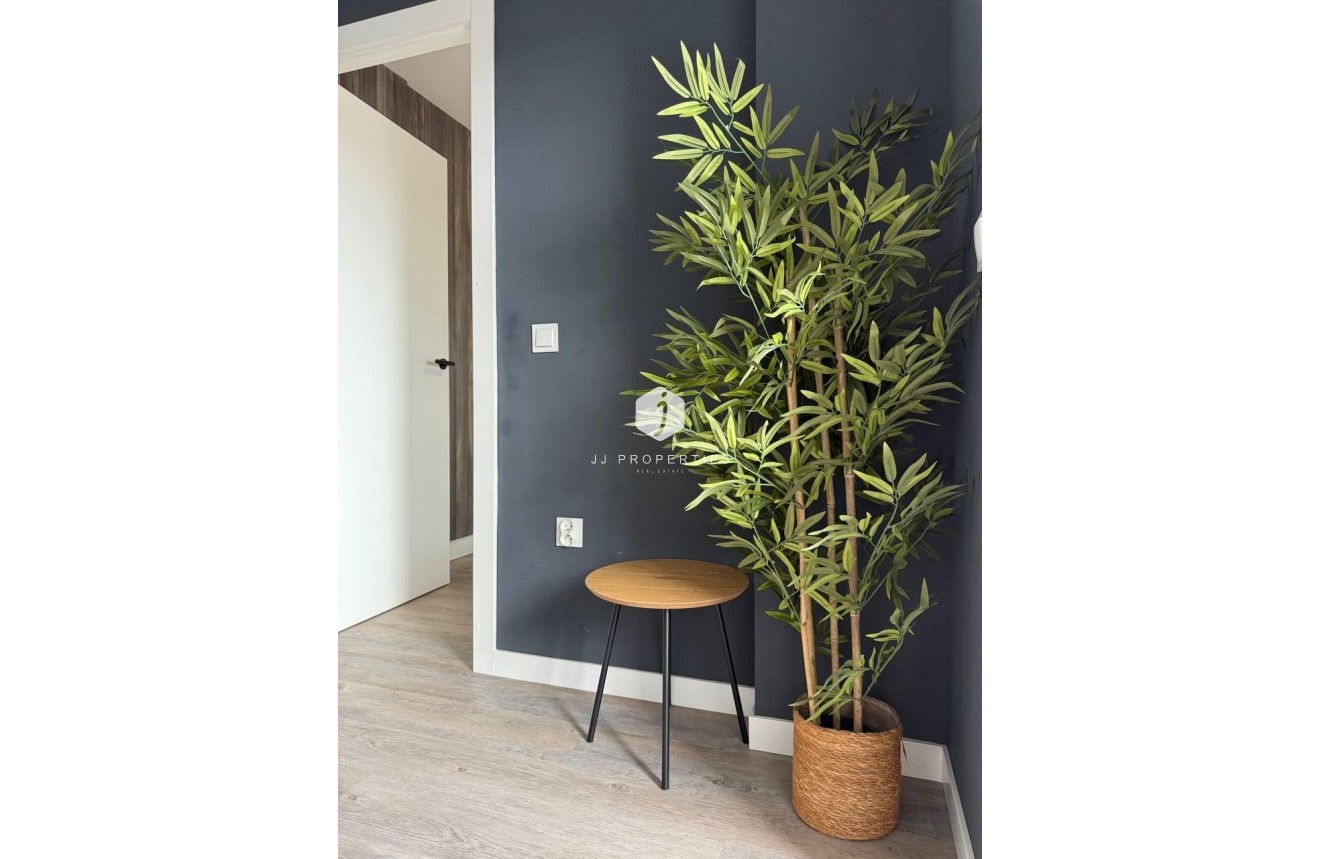 Segunda mano - Apartamento / piso -
Torrevieja - Centro