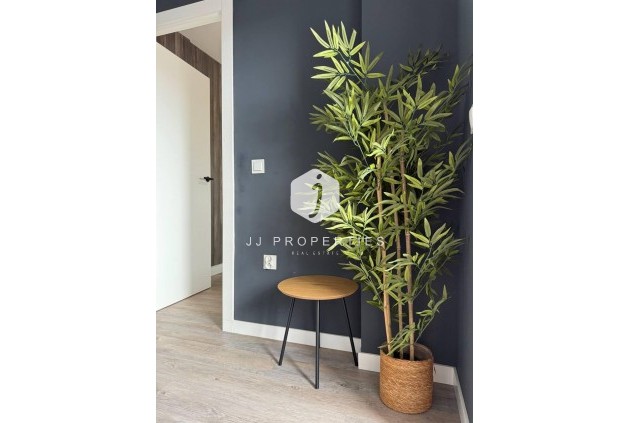 Segunda mano - Apartamento / piso -
Torrevieja - Centro