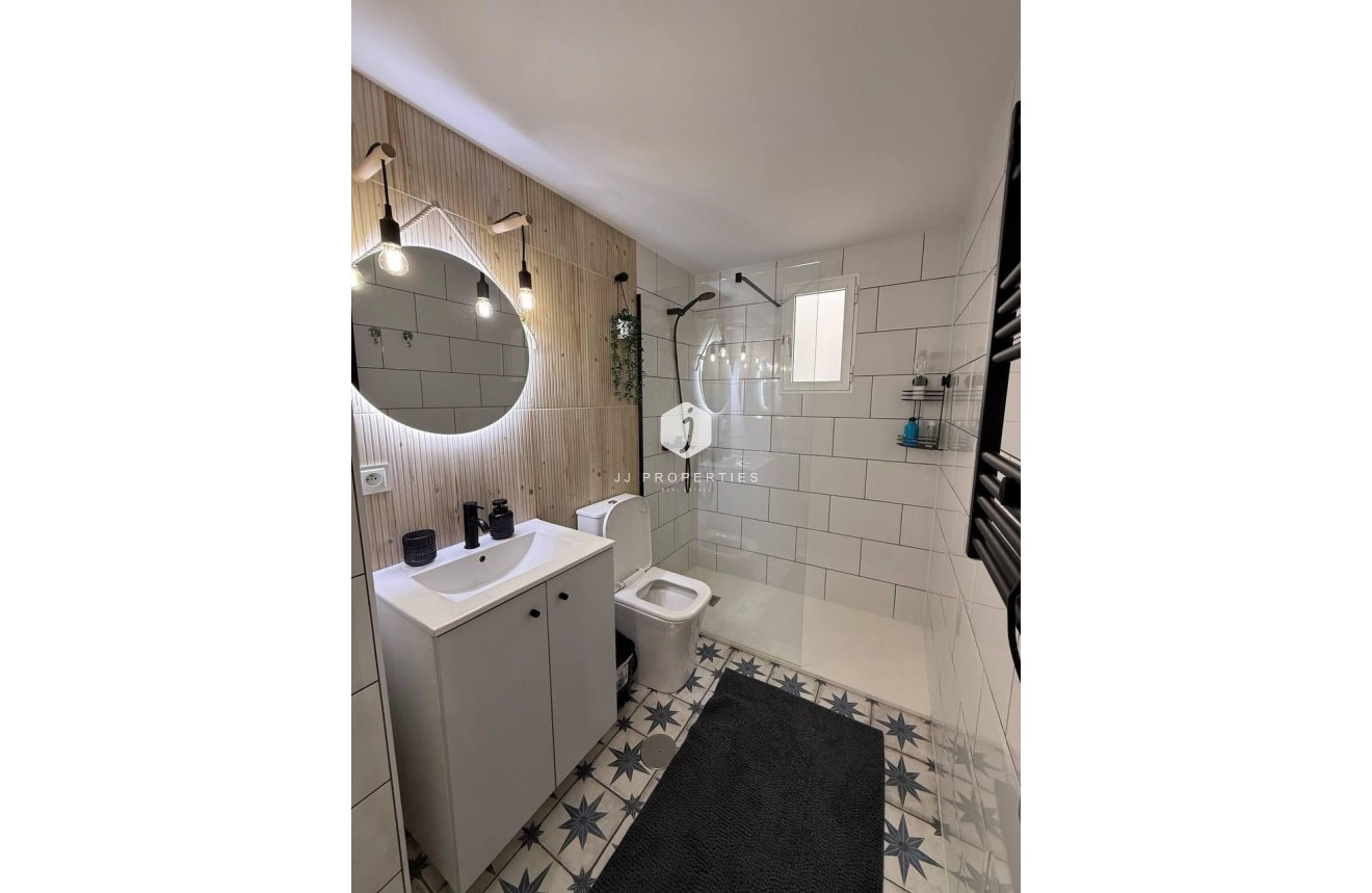 Segunda mano - Apartamento / piso -
Torrevieja - Centro