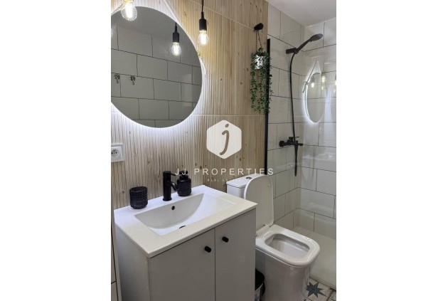 Segunda mano - Apartamento / piso -
Torrevieja - Centro