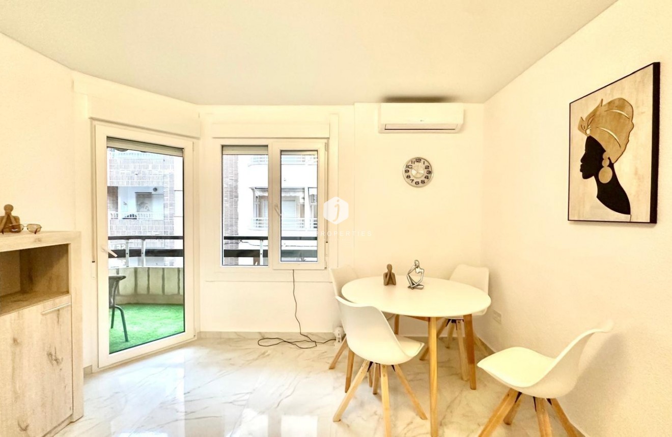 Segunda mano - Apartamento / piso -
Torrevieja - Playa del Cura