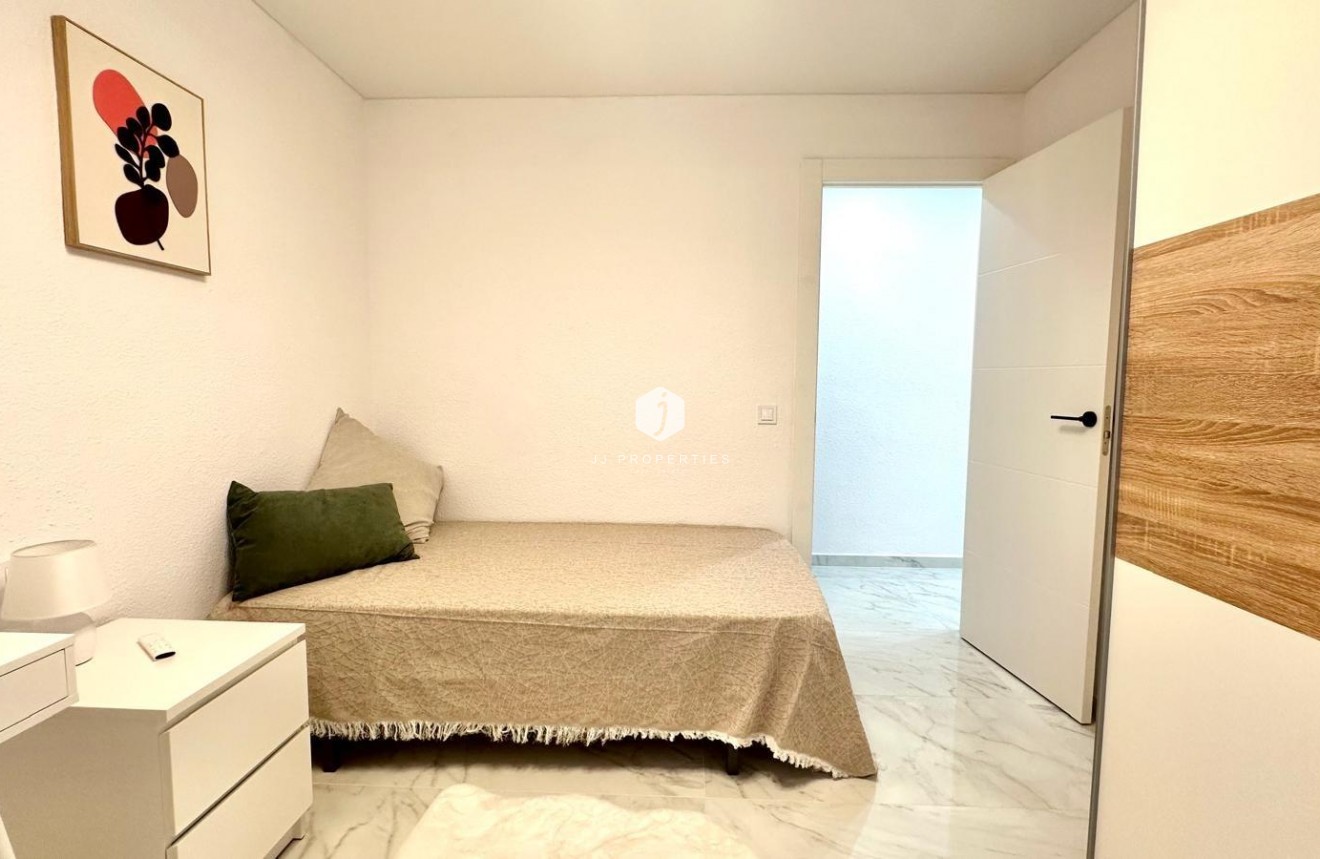 Segunda mano - Apartamento / piso -
Torrevieja - Playa del Cura