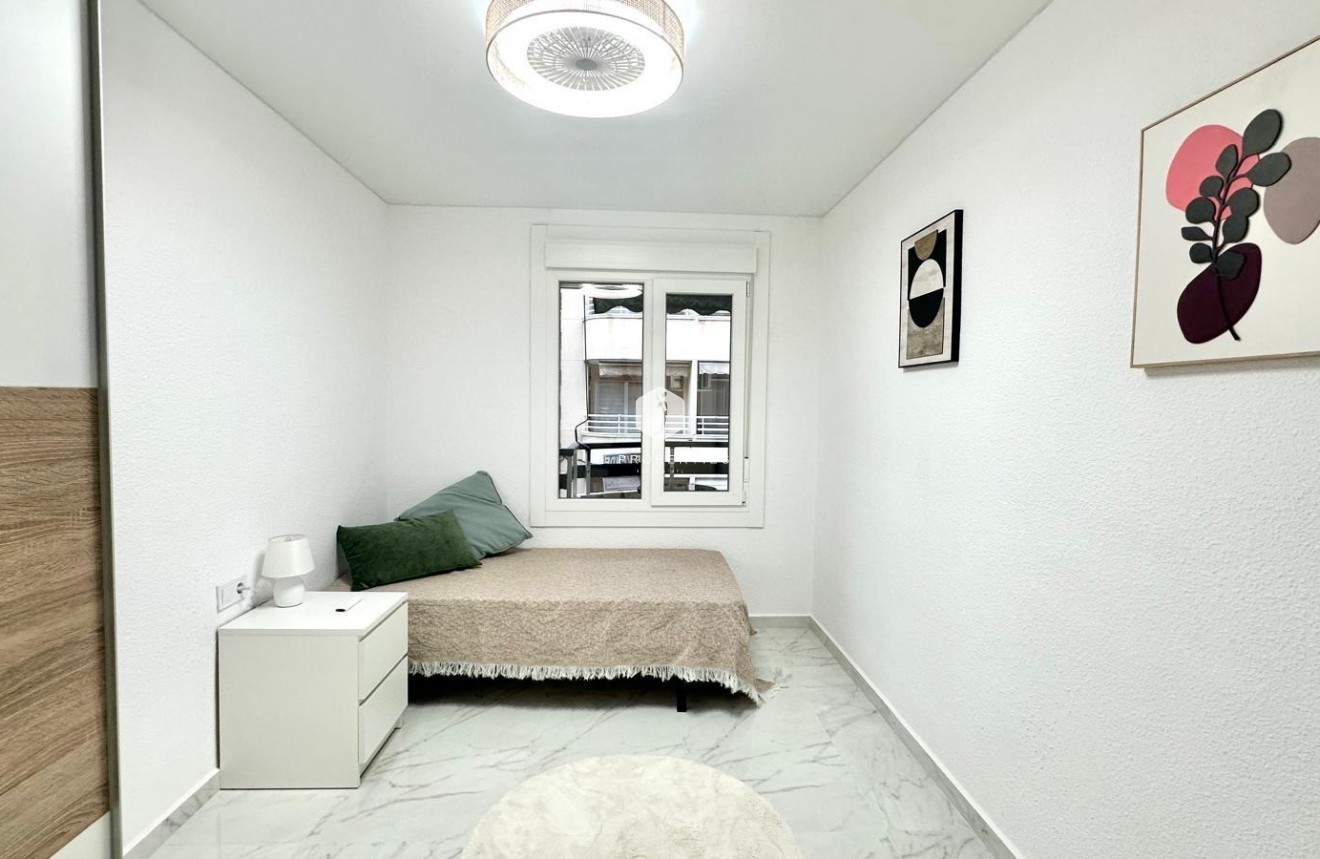 Segunda mano - Apartamento / piso -
Torrevieja - Playa del Cura