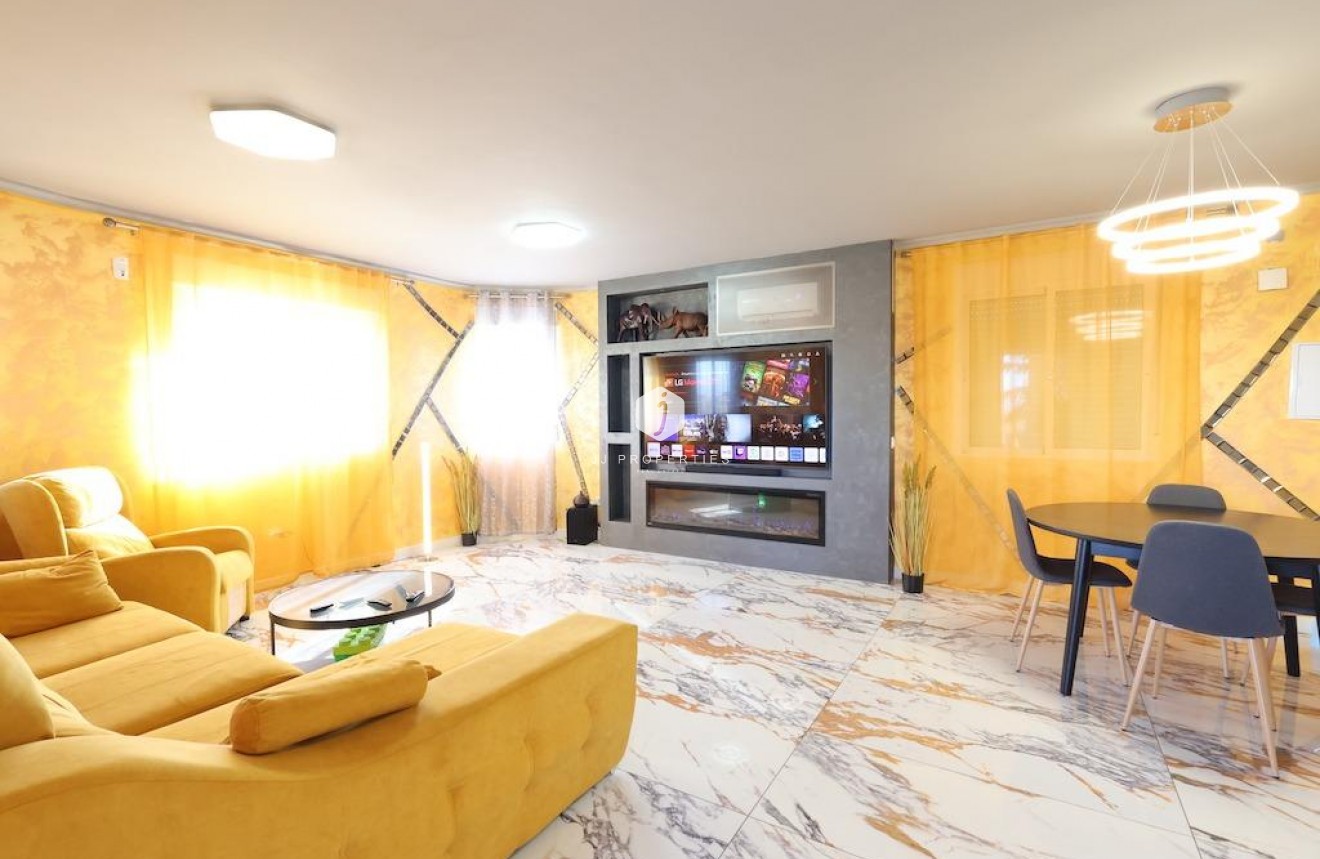 D'occasion - Villa -
San Miguel de Salinas - Inland