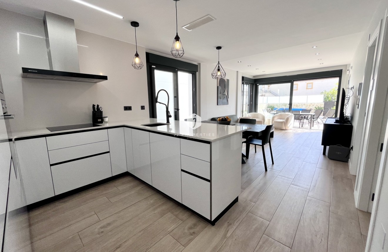 Z drugiej ręki - Villa -
Punta Prima - Costa Blanca