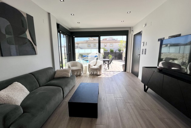 Z drugiej ręki - Villa -
Punta Prima - Costa Blanca