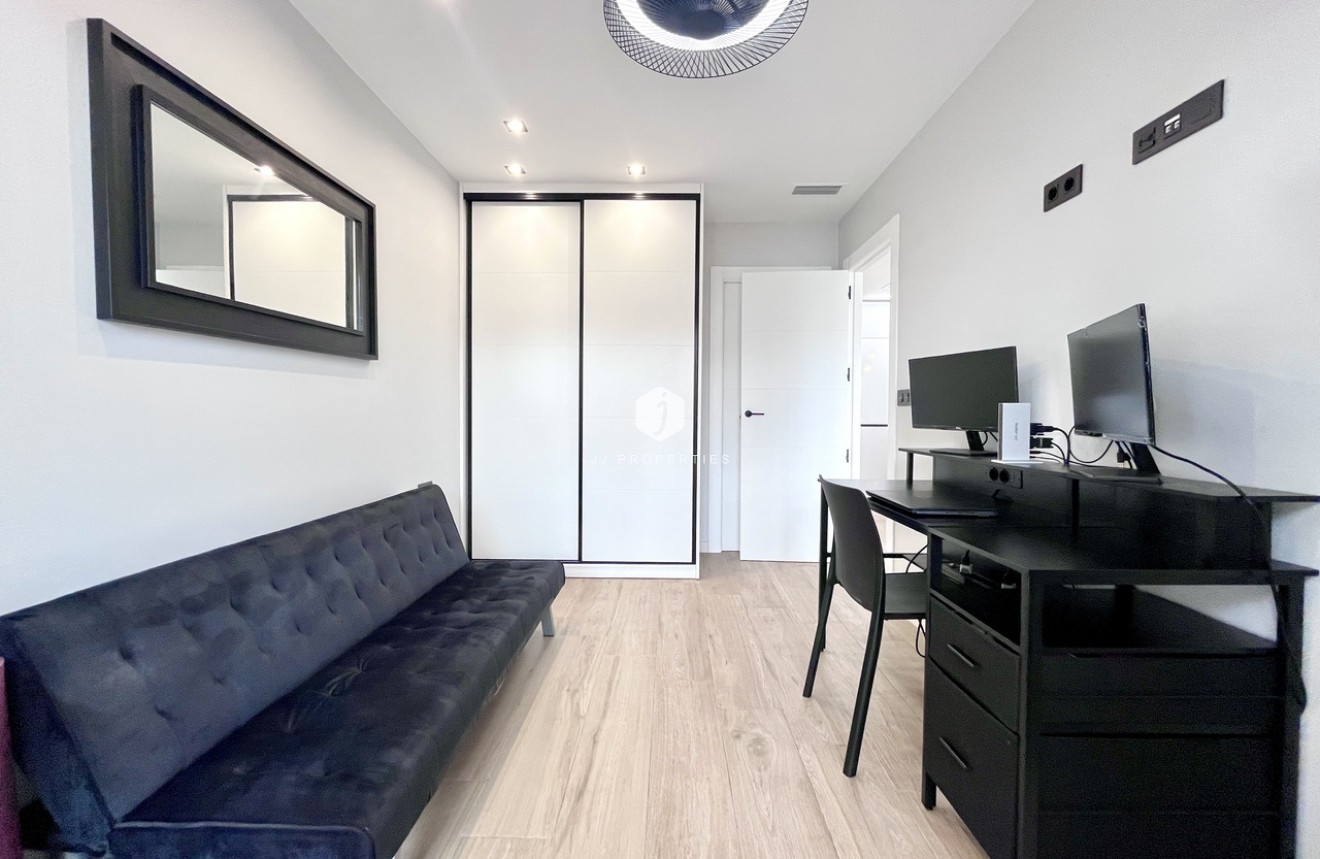 Z drugiej ręki - Villa -
Punta Prima - Costa Blanca