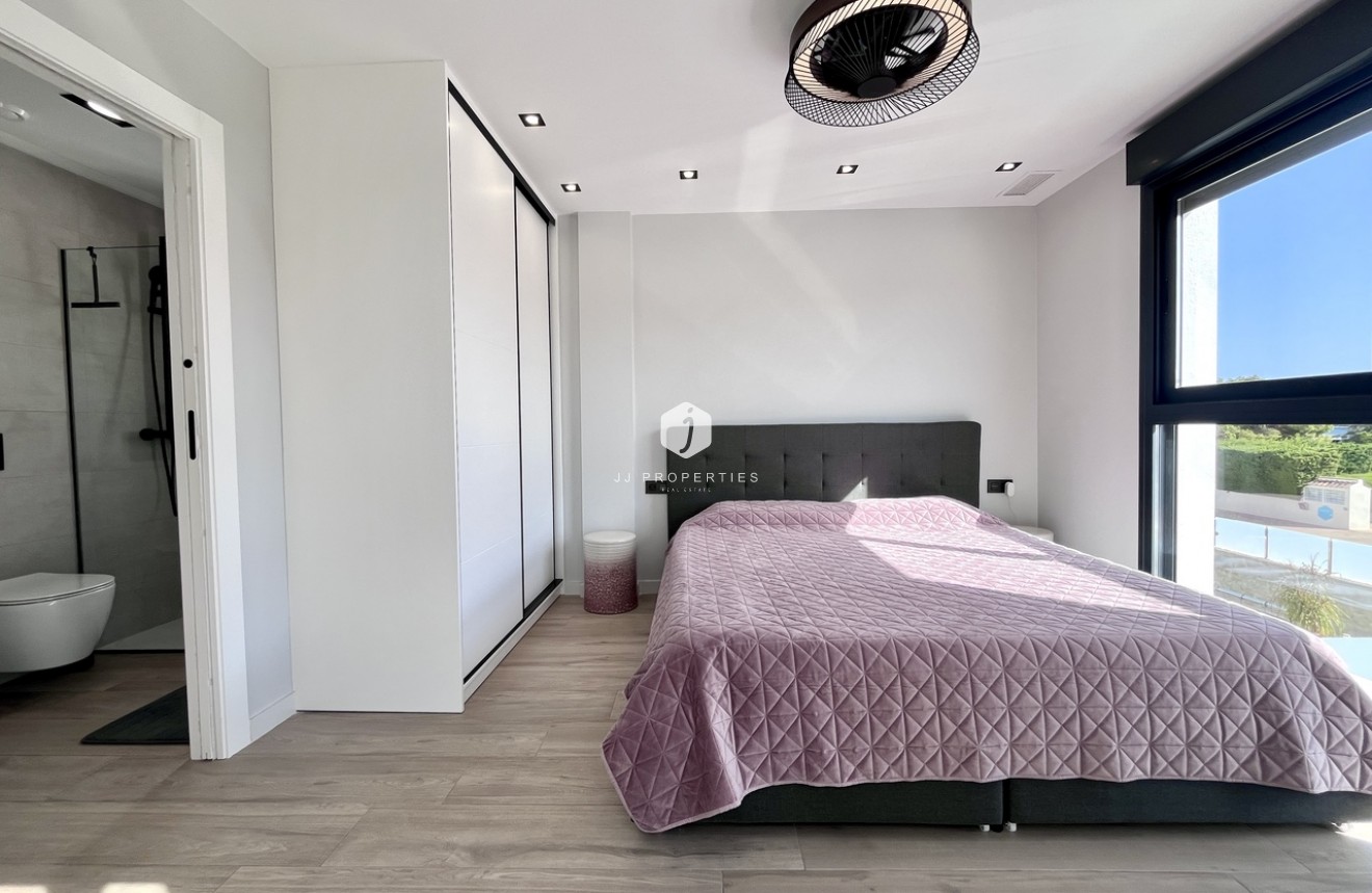 Z drugiej ręki - Villa -
Punta Prima - Costa Blanca