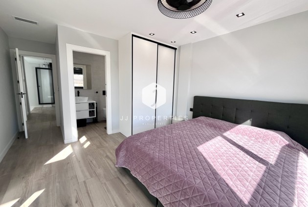 Z drugiej ręki - Villa -
Punta Prima - Costa Blanca