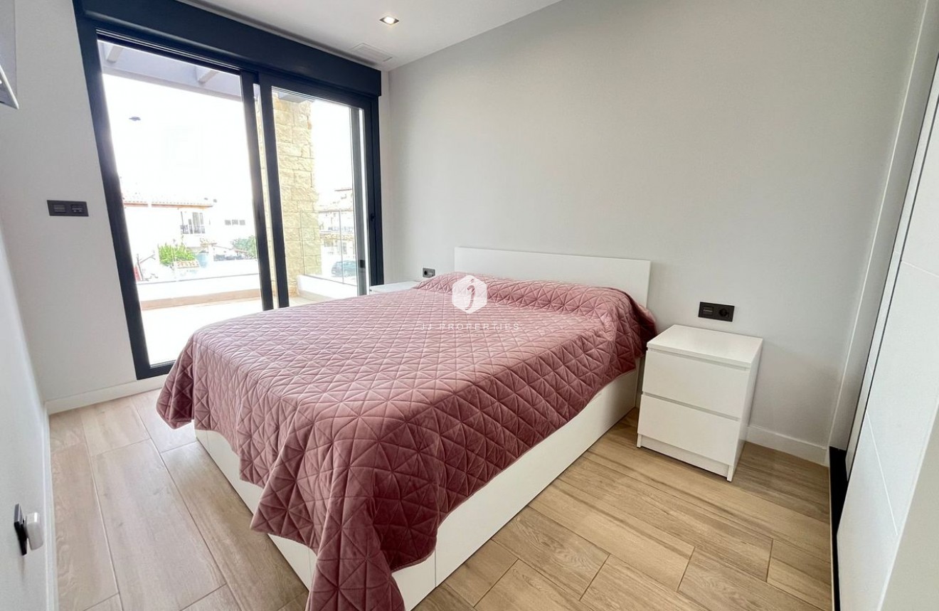 Z drugiej ręki - Villa -
Punta Prima - Costa Blanca