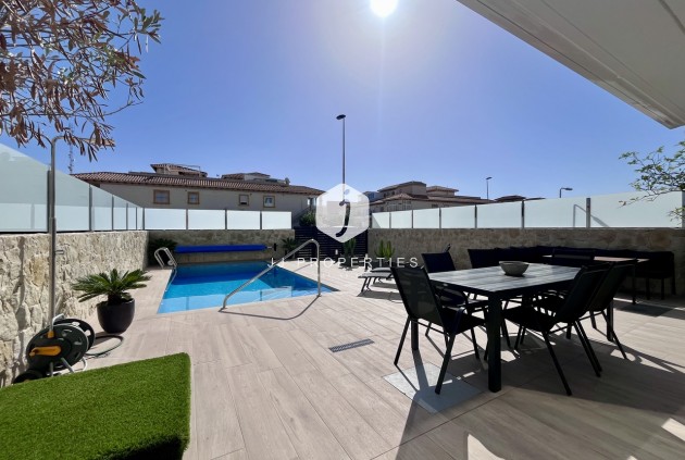 Z drugiej ręki - Villa -
Punta Prima - Costa Blanca