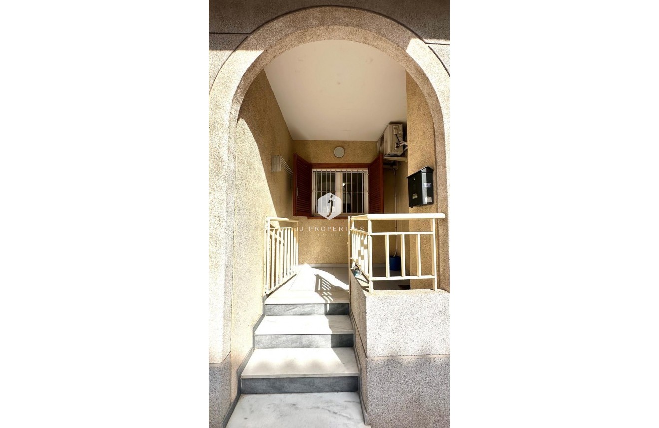 Segunda mano - Apartamento / piso -
Torrevieja - Acequion