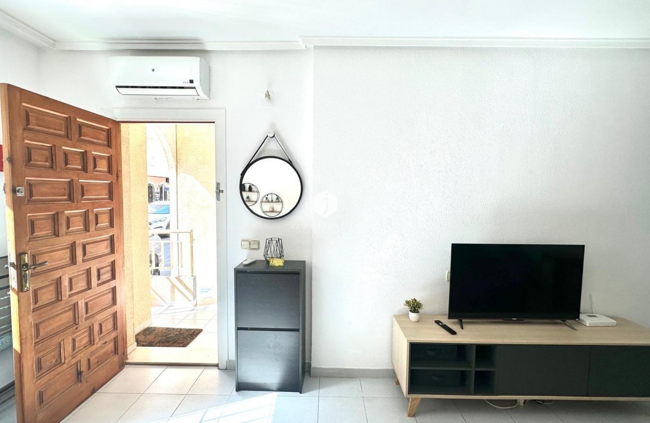 Segunda mano - Apartamento / piso -
Torrevieja - Acequion