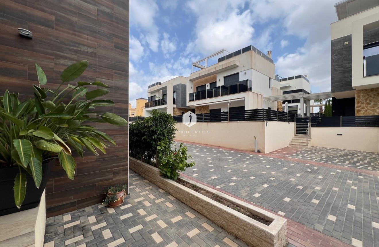 Segunda mano - Villa -
Orihuela Costa - Lomas de Cabo Roig