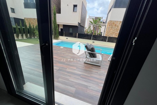 Segunda mano - Villa -
Orihuela Costa - Lomas de Cabo Roig