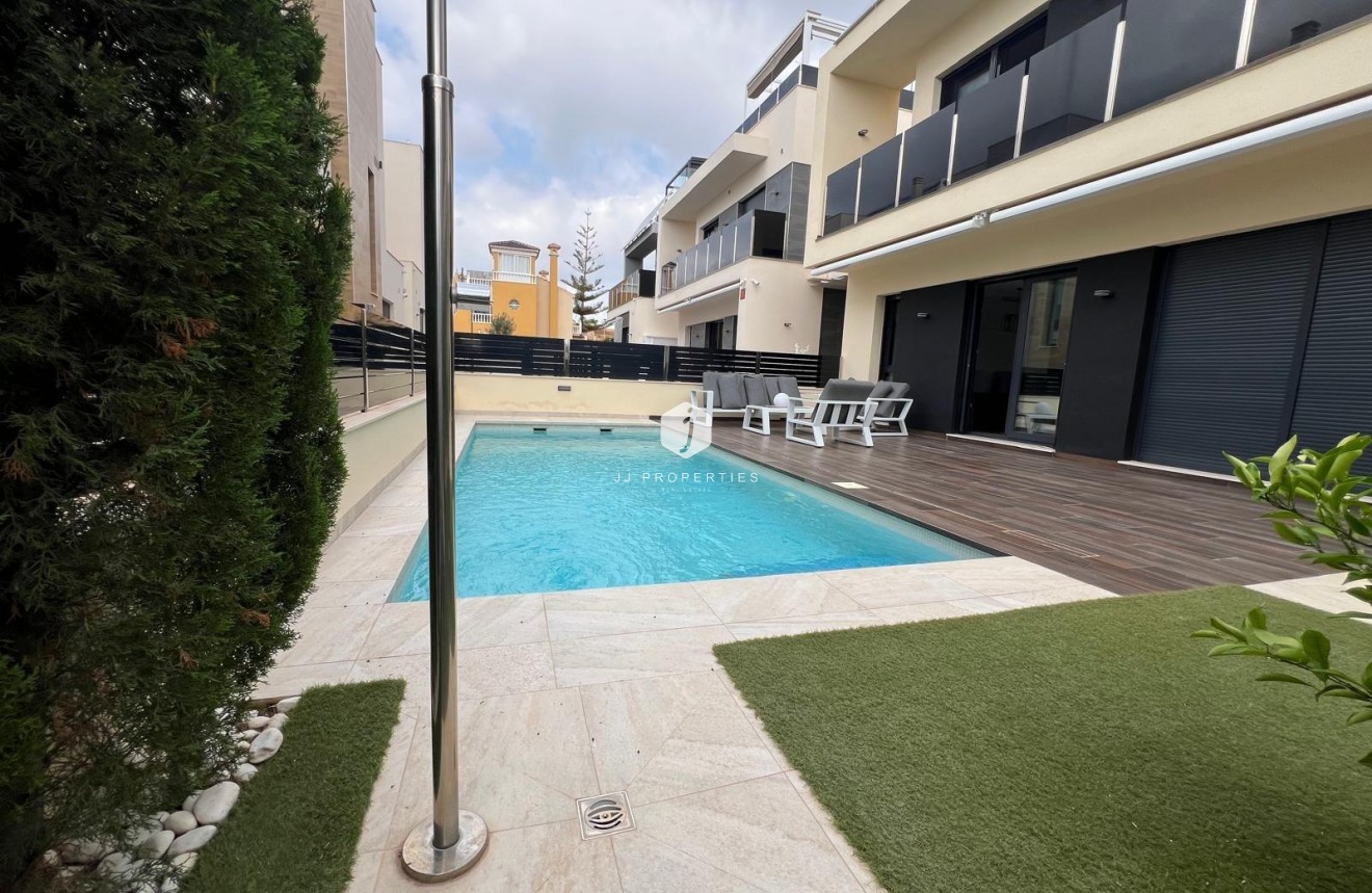 Segunda mano - Villa -
Orihuela Costa - Lomas de Cabo Roig