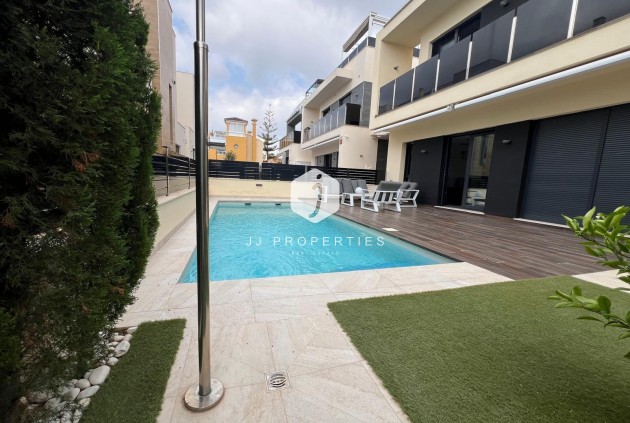 Segunda mano - Villa -
Orihuela Costa - Lomas de Cabo Roig