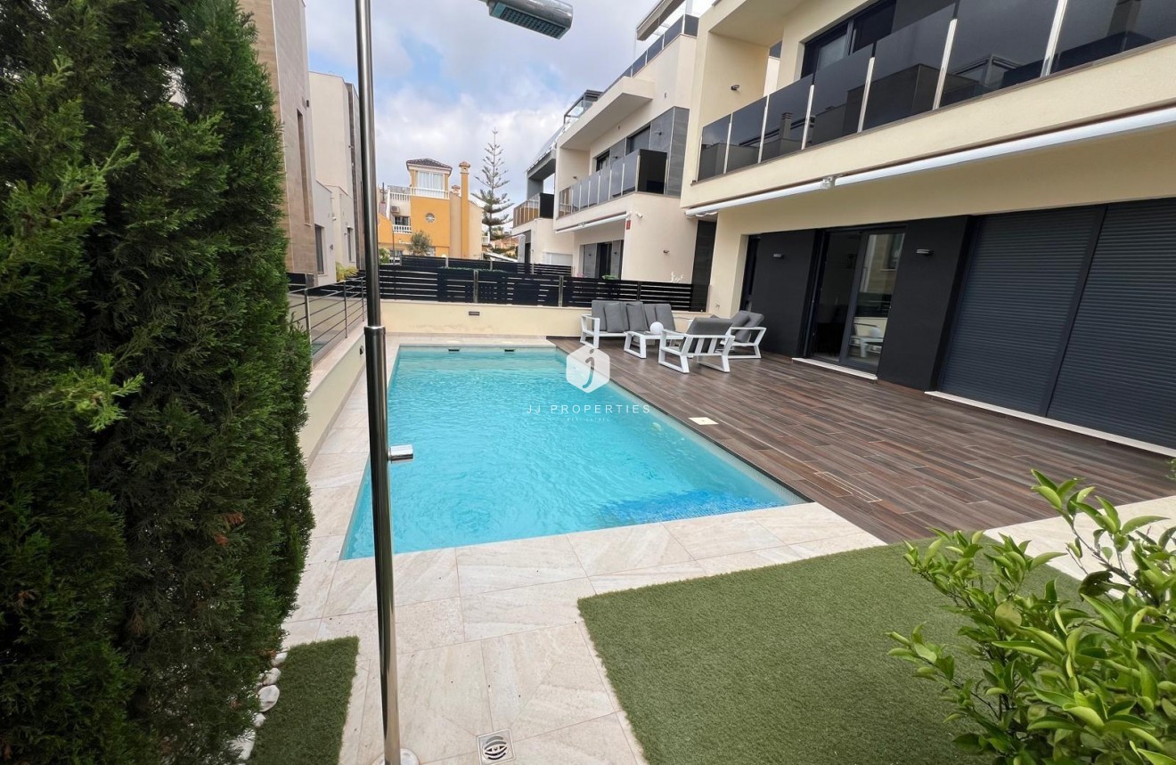 Segunda mano - Villa -
Orihuela Costa - Lomas de Cabo Roig