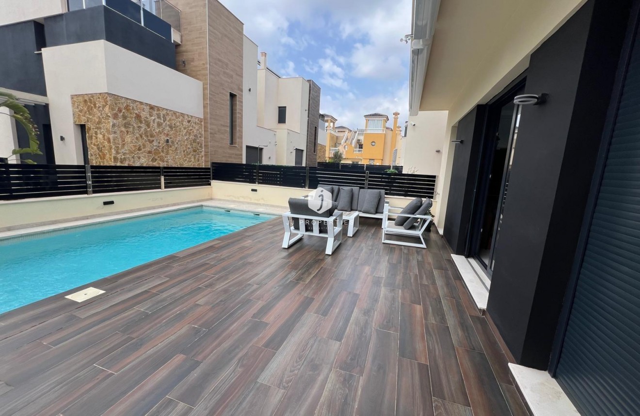 Segunda mano - Villa -
Orihuela Costa - Lomas de Cabo Roig