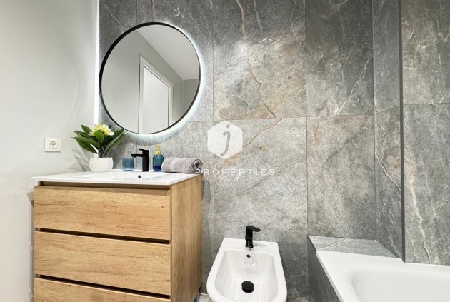 Z drugiej ręki - Mieszkanie w bloku -
Torrevieja - Playa de los Locos