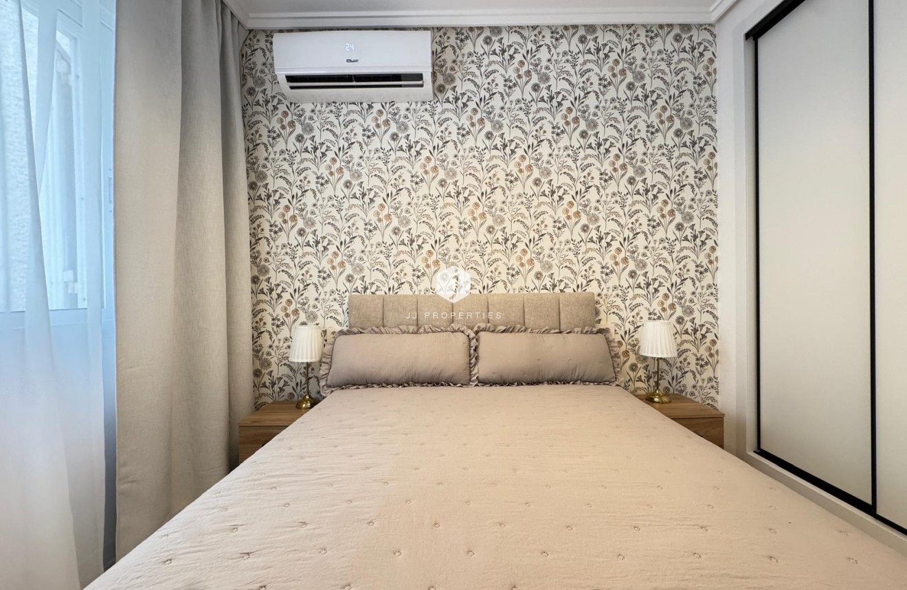 Z drugiej ręki - Mieszkanie w bloku -
Torrevieja - Playa de los Locos