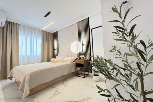 Z drugiej ręki - Mieszkanie w bloku -
Torrevieja - Playa de los Locos