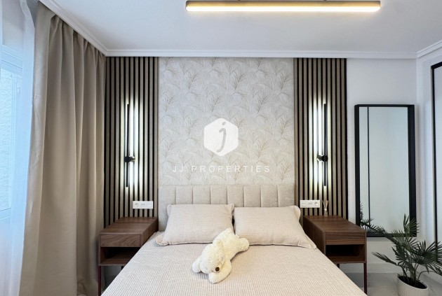 Z drugiej ręki - Mieszkanie w bloku -
Torrevieja - Playa de los Locos