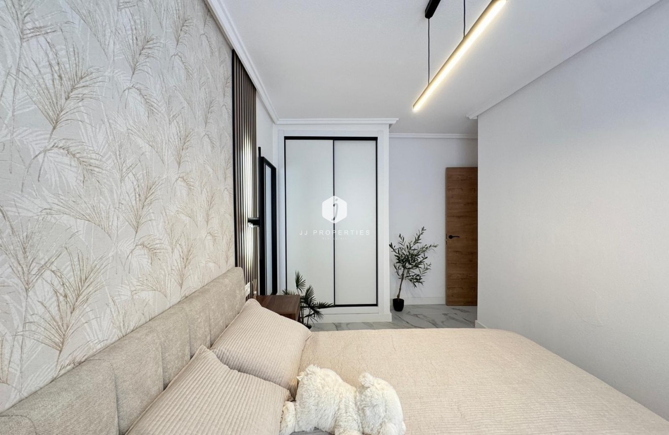 Z drugiej ręki - Mieszkanie w bloku -
Torrevieja - Playa de los Locos