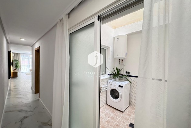 Z drugiej ręki - Mieszkanie w bloku -
Torrevieja - Playa de los Locos