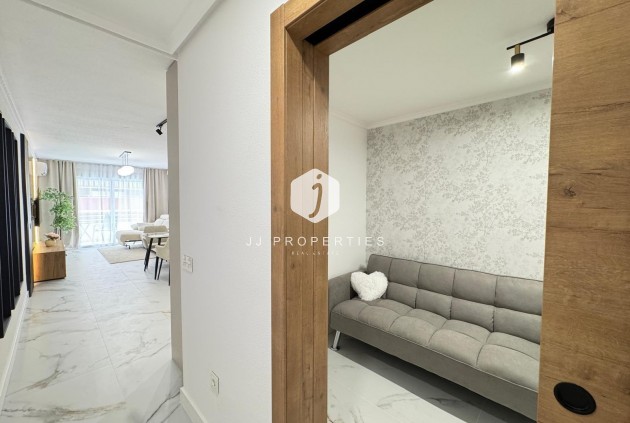 Z drugiej ręki - Mieszkanie w bloku -
Torrevieja - Playa de los Locos