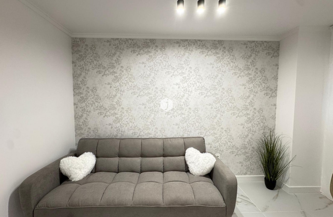 Z drugiej ręki - Mieszkanie w bloku -
Torrevieja - Playa de los Locos