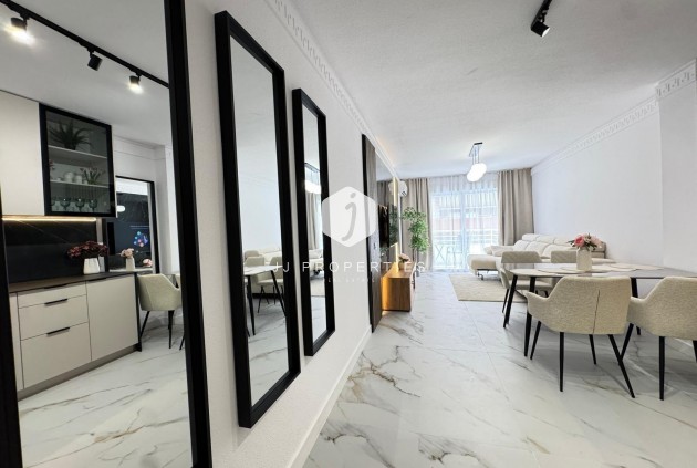 Z drugiej ręki - Mieszkanie w bloku -
Torrevieja - Playa de los Locos