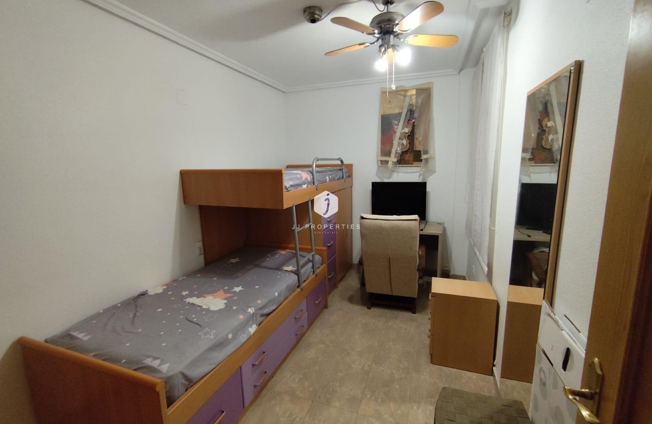 Segunda mano - Apartamento / piso -
Torrevieja - Estacion de autobuses