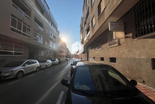 Segunda mano - Apartamento / piso -
Torrevieja - Estacion de autobuses