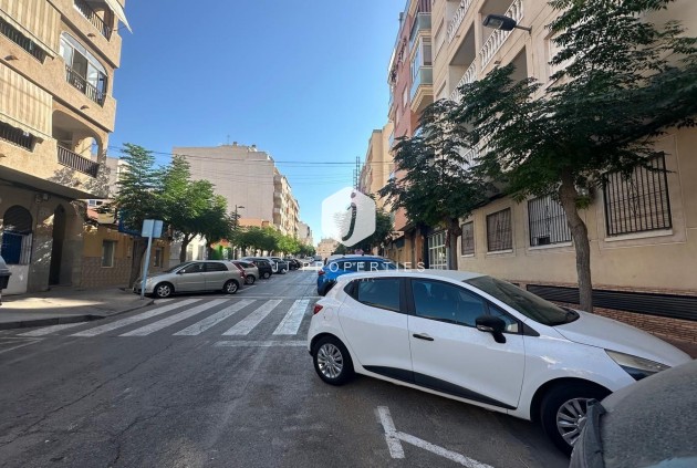 Resale - Apartment / flat -
Torrevieja