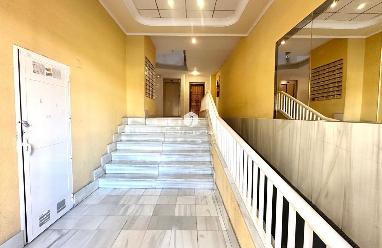 Resale - Apartment / flat -
Torrevieja