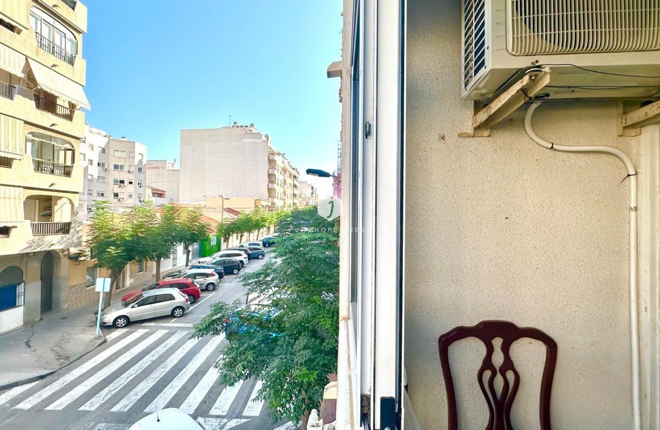 Resale - Apartment / flat -
Torrevieja