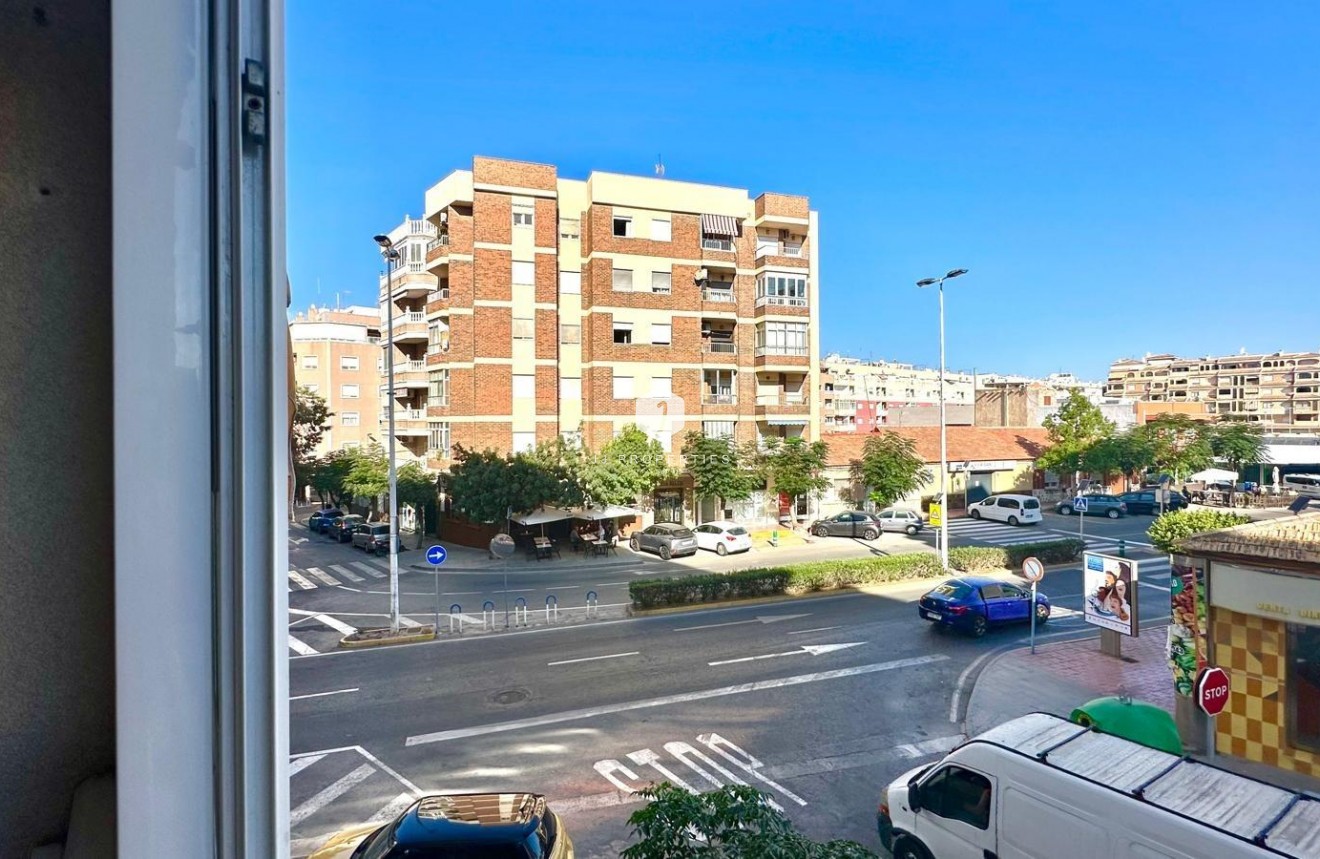 Resale - Apartment / flat -
Torrevieja