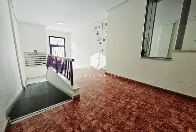 Segunda mano - Apartamento / piso -
Torrevieja - Estacion de autobuses