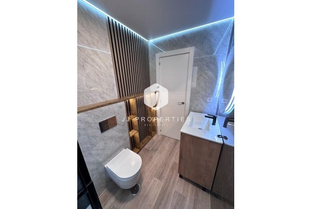 Segunda mano - Apartamento / piso -
Torrevieja - Estacion de autobuses