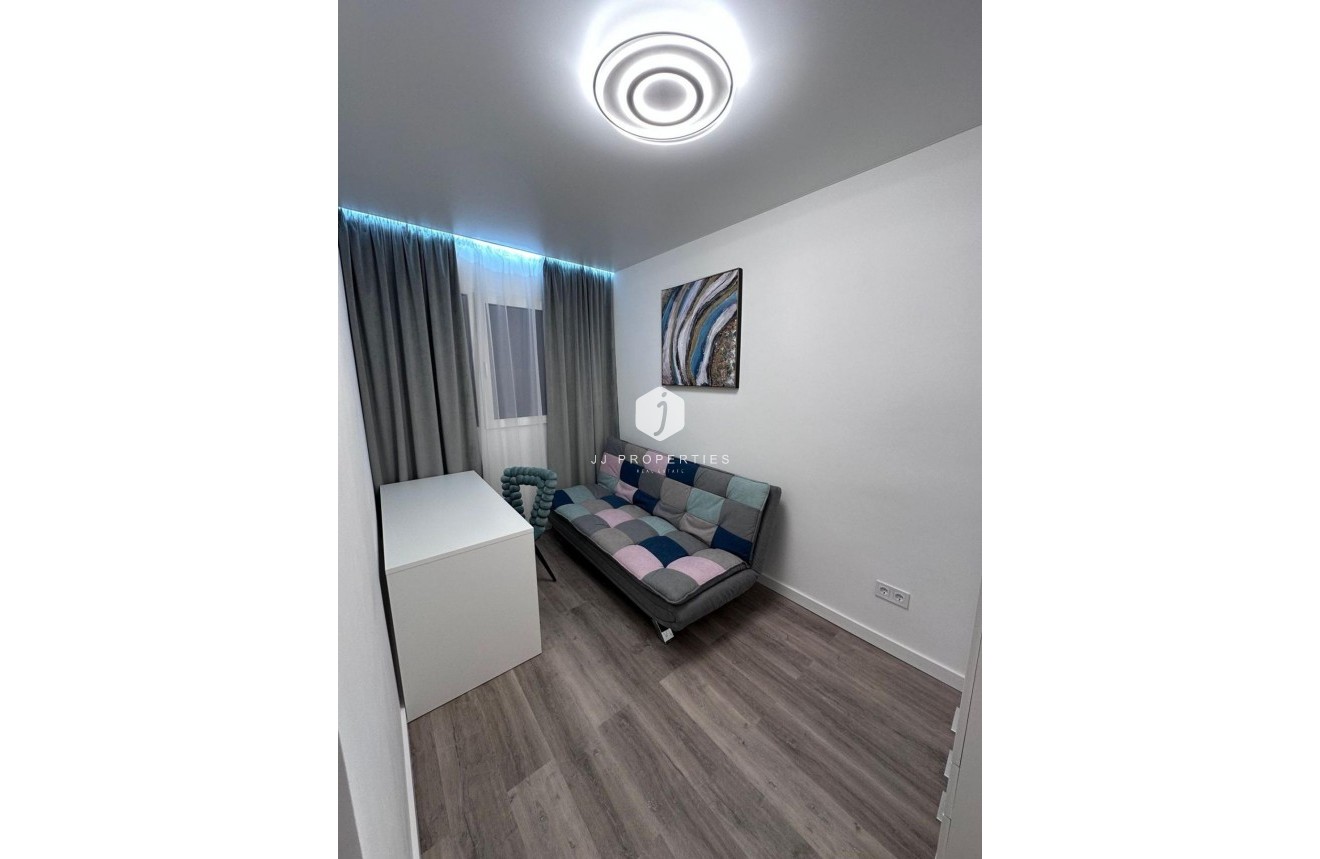 Segunda mano - Apartamento / piso -
Torrevieja - Estacion de autobuses